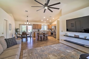 Interior - Game Room + Mtn Views: Lake Havasu Escape! (Lake Havasu City)