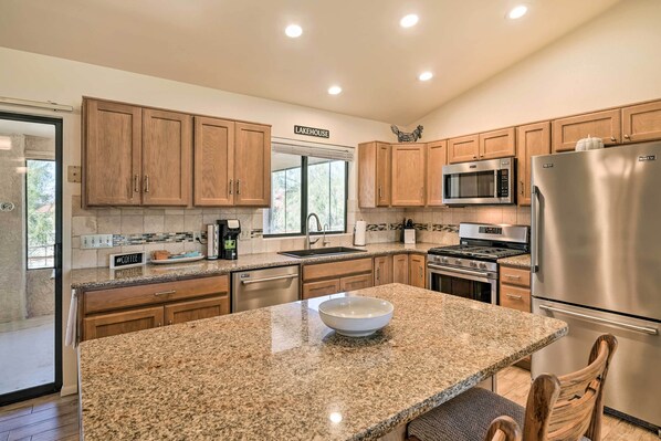 Interior - Game Room + Mtn Views: Lake Havasu Escape! (Lake Havasu City)