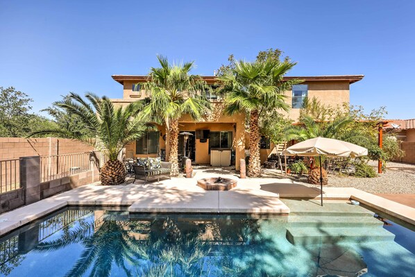 House (6 Bedrooms) | Front of property