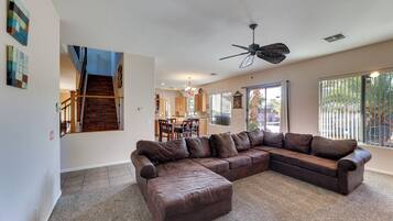 House (6 Bedrooms) | Interior