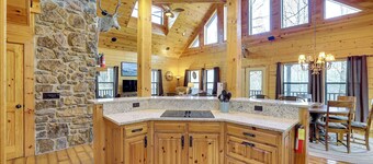 Spacious & Secluded Cabin: 25 Mi to Bentonville!