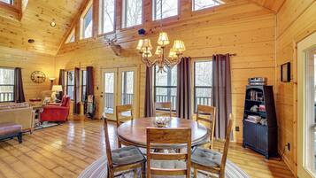 House (4 Bedrooms) | Interior