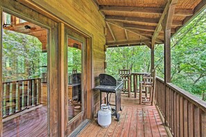 Interior - Spacious & Secluded Cabin: 25 Mi to Bentonville! (Sulphur Springs)