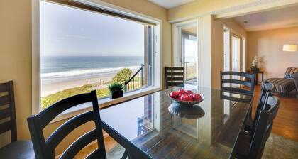 Resort Lincoln Condo w/ Ocean Views & Pool Access!