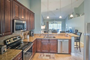 Microwave, oven, stovetop, dishwasher - Naples Villa w/ Lanai & Pond View: 5 Mi to Beach! (Naples)