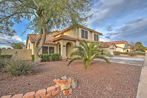 House (4 Bedrooms) | Interior - Hot Tub & Pool: Stunning Goodyear Home Near Lakes (Goodyear)
