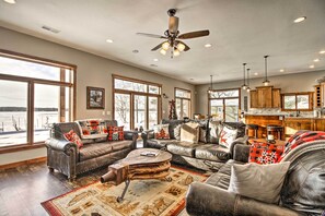 House (5 Bedrooms) | Interior