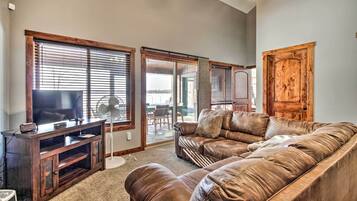 House (5 Bedrooms) | Interior