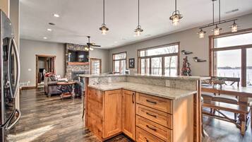 House (5 Bedrooms) | Interior