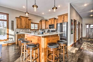 House (5 Bedrooms) | Interior