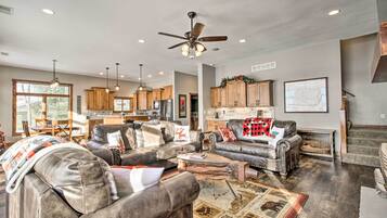 House (5 Bedrooms) | Interior