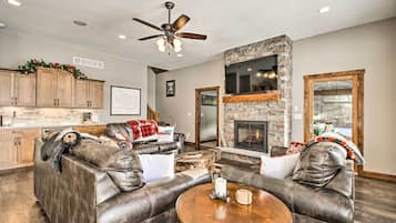 House (5 Bedrooms) | Interior