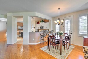 Apartment (3 Bedrooms) | Interior - Pool, Balcony & Golf Course Views: Scottsdale Gem (Scottsdale)