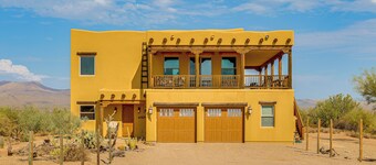 'เดอะ ไฮด์อะเวย์' - บ้านสไตล์ซานตาเฟ ใน ริโอเวร์เด!