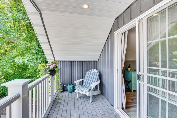 Benton Harbor Apt W/ Balcony + Fire Pit - Benton Harbor, MI