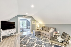 Apartment (1 Bedroom) | Interior - Benton Harbor Apt w/ Balcony + Fire Pit (Benton Harbor)