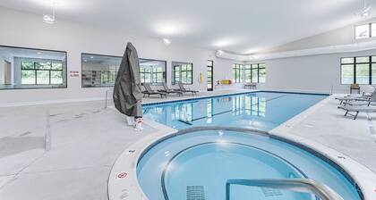 Harbor Springs Condo w/ Fireplace Near Skiing!