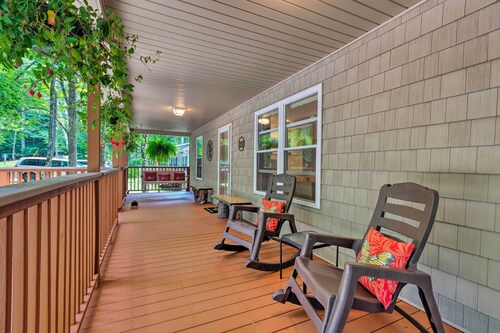 Beech Mountain Home w/ Covered Deck, Near Skiing!