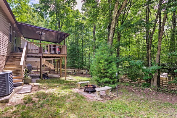 House (3 Bedrooms) | Interior - Beech Mountain Home w/ Covered Deck, Near Skiing! (Banner Elk)