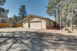 House (3 Bedrooms) | Interior - Country Club Home: 18 Mi to Arizona Snowbowl! (Flagstaff)