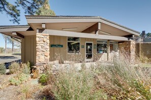 House (3 Bedrooms) | Interior - Country Club Home: 18 Mi to Arizona Snowbowl! (Flagstaff)