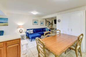 Apartment (1 Bedroom) | Interior - 2 Blocks to Bay: Cabana Breeze' Rockport Rental! (Rockport)
