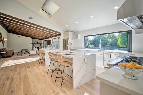 Family Retreat - Private Tennis Court & Game Room