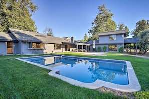 Casa (Multiple Bedrooms) | Vista frontal de la propiedad