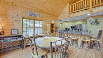 House (4 Bedrooms) | Interior