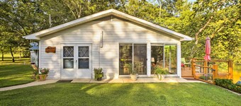 Cozy Waterfront Cottage w/ Deck on White River!