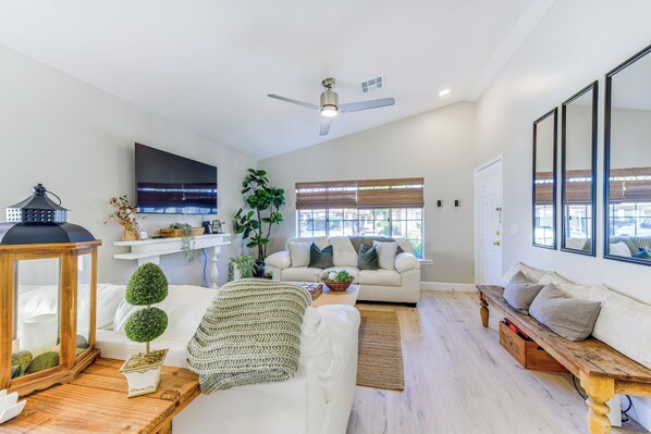 House (2 Bedrooms) | Interior - Updated Gilbert Home w/ Covered Patio (Gilbert)