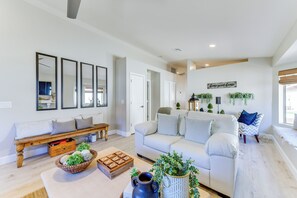 House (2 Bedrooms) | Interior - Updated Gilbert Home w/ Covered Patio (Gilbert)