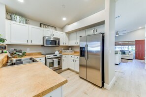 House (2 Bedrooms) | Interior - Updated Gilbert Home w/ Covered Patio (Gilbert)