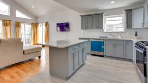 Apartment (3 Bedrooms) | Interior - Bright Newark Vacation Rental Near New York! (Newark)