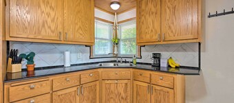 Welcome to Sunrise Bay: Family Lake Home!