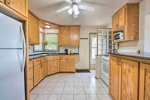Interior - Sunrise Bay w/ Lake Access: Families Welcome! (Isanti)