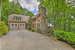 Interior - Luxe Lodge Near Smoky Mountains: Views & Hot Tub! (Waynesville)