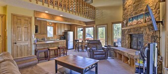 Townhome w/ Club Access on Shuttle Stop