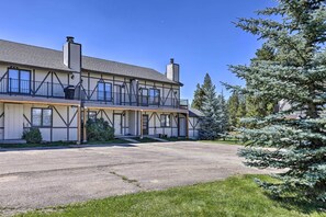 Apartment (2 Bedrooms) | Interior - Townhome w/ Club Access on Shuttle Stop (Fraser)