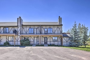 Apartment (2 Bedrooms) | Interior - Townhome w/ Club Access on Shuttle Stop (Fraser)