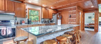 Sauna & Cold Plunge! Custom-built Clarklake Cabin