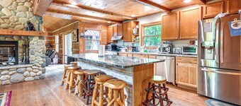 Custom-built Clarklake Cabin: Sauna & Cold Plunge!