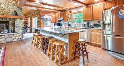 Custom-built Clarklake Cabin: Sauna & Cold Plunge!