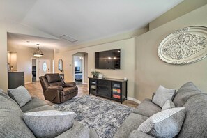 House (4 Bedrooms) | Interior - 3 Mi to Lake: Lake Havasu Home w/ Pool! (Lake Havasu City)