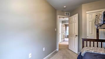 ุงูู
ูุดุฃุฉ ู
ู ุงูุฏุงุฎู