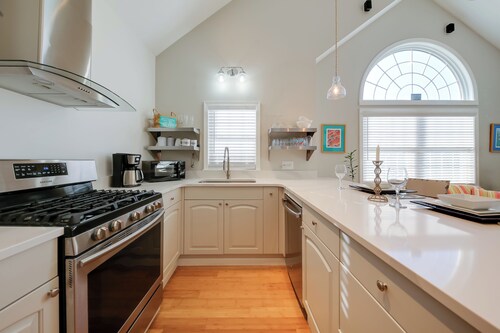 Seaside Cottage w/ Private Pier - 3 Miles to Beach