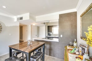 Interior - Near Fashion Square & Old Town: Scottsdale Condo! (Scottsdale)