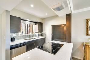 Interior - Near Fashion Square & Old Town: Scottsdale Condo! (Scottsdale)