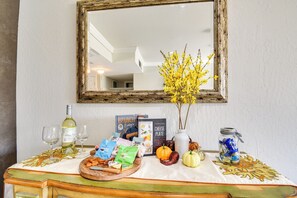 Apartment (1 Bedroom) | Interior - Near Fashion Square & Old Town: Scottsdale Condo! (Scottsdale)