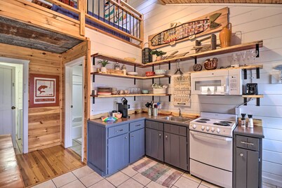 Cheery Pet-friendly Studio w/ Shared Fire Pit